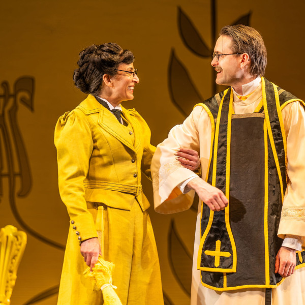 Company members in The Importance of Being Earnest at the Grand Theatre. Alistair Newton – Director. Stephen Ingram – Music Director. George Absi – Choreographer. Michelle Tracey – Set Designer. Judith Bowden – Costume Designer. Siobhán Sleath – Lighting Designer. Olivia Wheeler – Sound Designer. Michael Hart – Stage Manager. Photography by Dahlia Katz. 